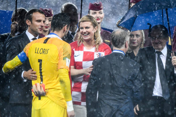 的反應稍顯 的反應稍顯