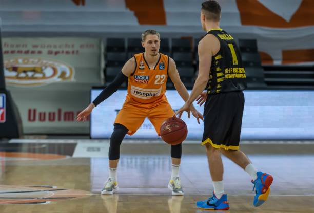 目尤其令人 目尤其令人